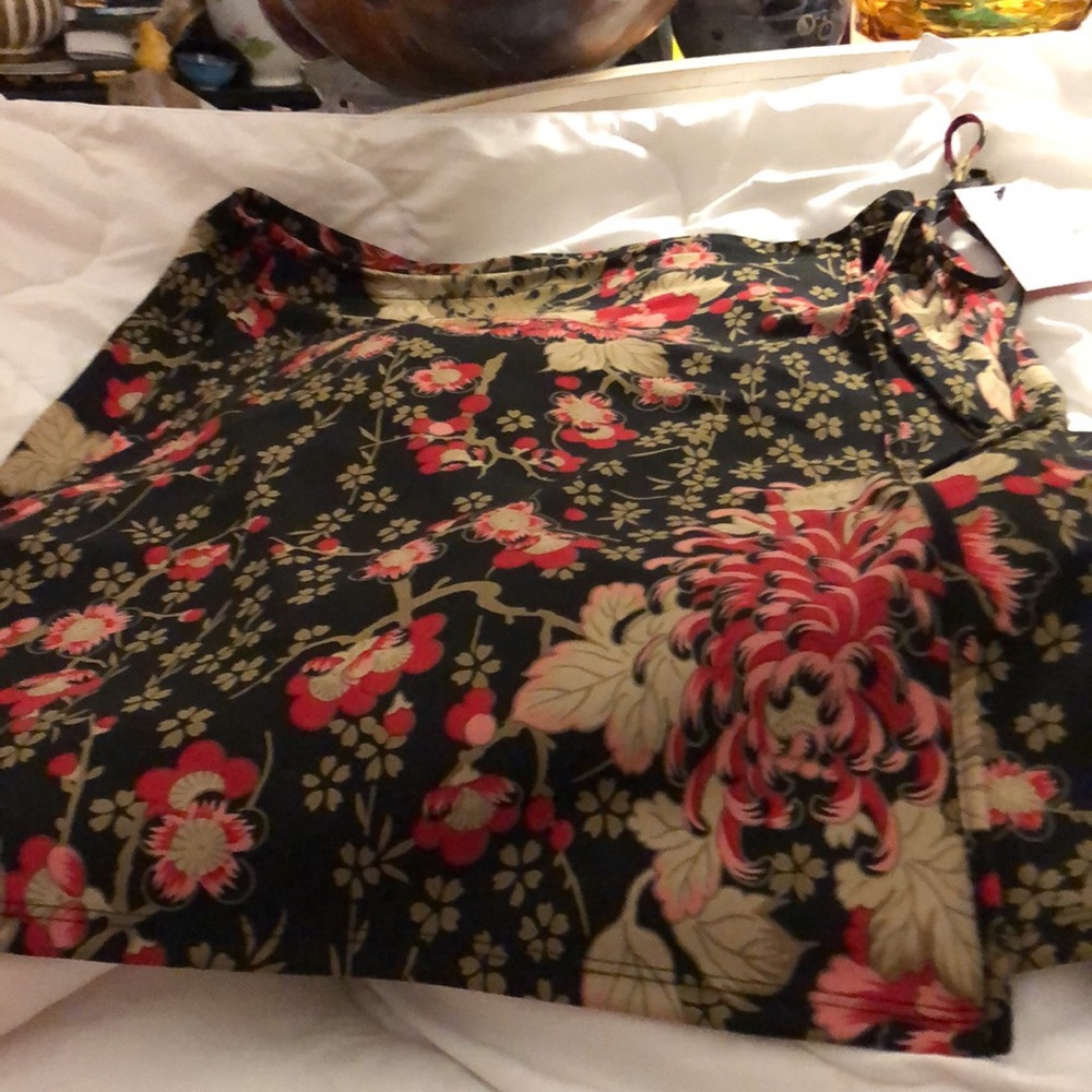 🔥 SALE! $19 for NWT $120 Retail NWT Anne Klein Blouse & Skirt Set